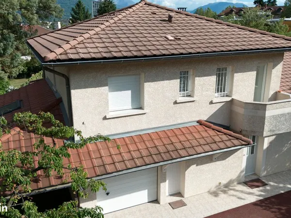 Location meublée 1er étage dans une villa. Entrée indépendante La Tronche