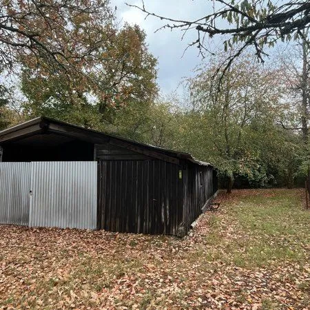 Pessac - Hangar de 105 m² avec grand terrain extérieur à louer