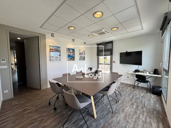 Bureau 187 m²