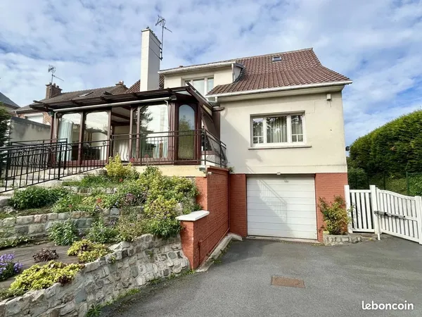 Pavillon 8 pièces 208 m²
