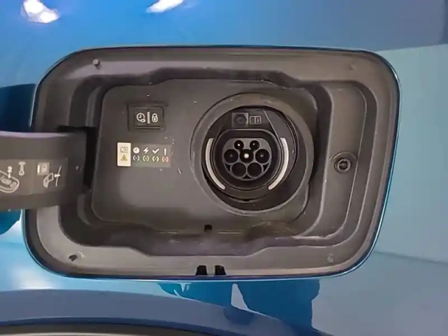 Peugeot 408 phev 225 e-eat8 — photo 58