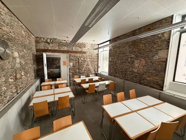 EXLUSIVITE quartier Feydeau / Kervegan, idéal profession libérale, murs commerciaux de 162 m2 sur ru