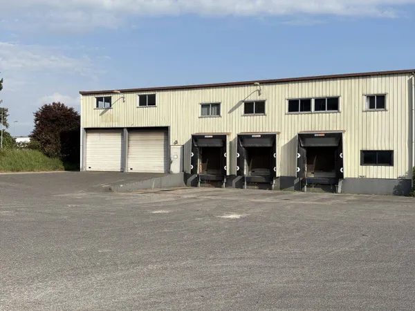 Local d'activité 1203 m²