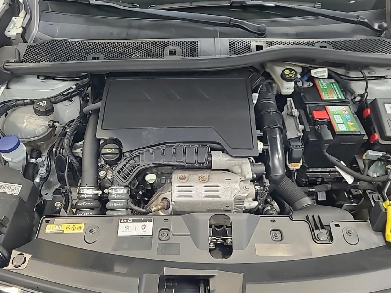 Peugeot 2008 puretech 130 s&s eat8 gt — photo 15