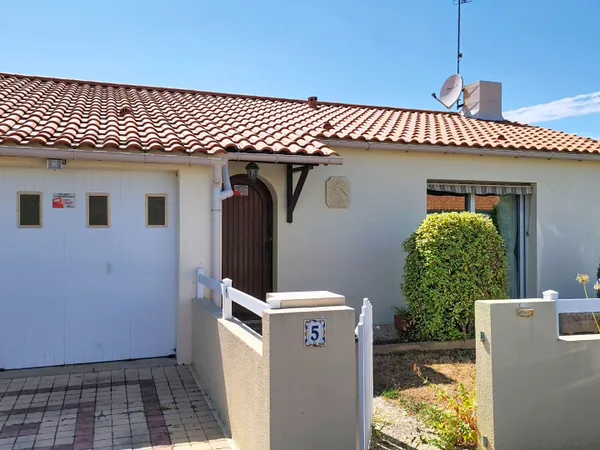 Maison Les Sables d'Olonne Fosses Rouges 2 ch véranda garage jardin 1km centre Pironnière