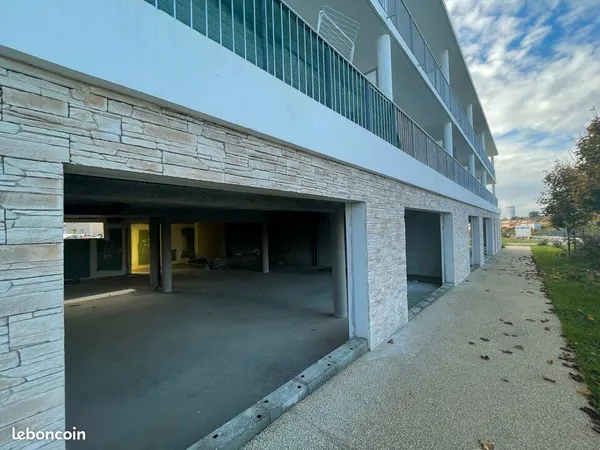 Bureaux 315 m² SAINT BENOIT