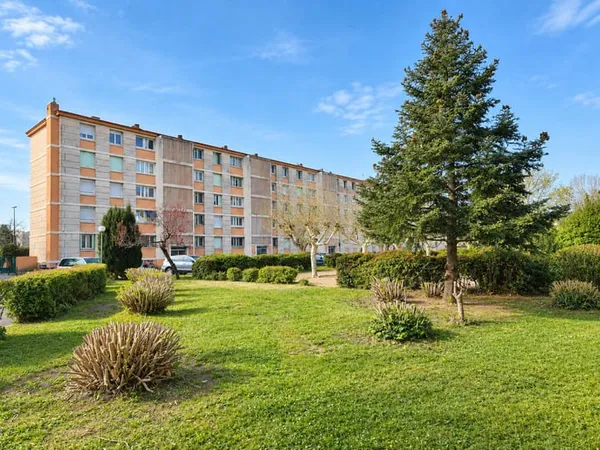 Venez découvrir cet appartement T5 situé à seulement 1km des