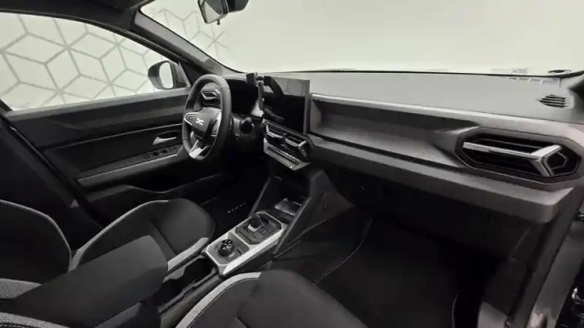 Dacia Duster hybrid-g 150 4x4 — photo 4
