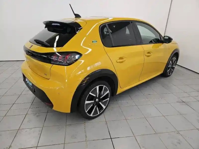 Peugeot 208 e- 136ch gt — photo 5