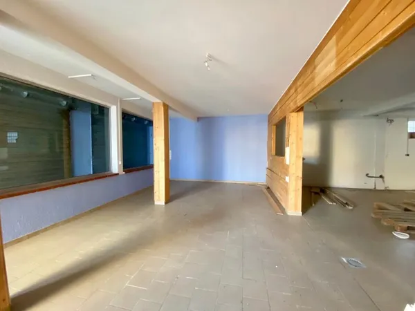 5 Min de Villefranche, local commercial de 150 m2