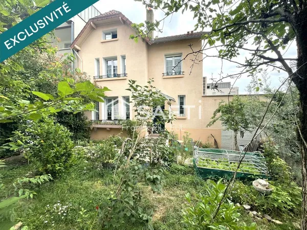 Maison de famille avec garage et jardin