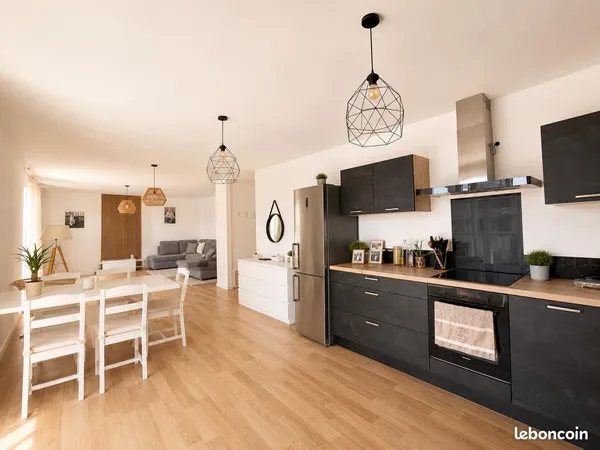 à vendre - spacieux appartement 5 pièces avec terrasse et 70 m² de combles aménageables