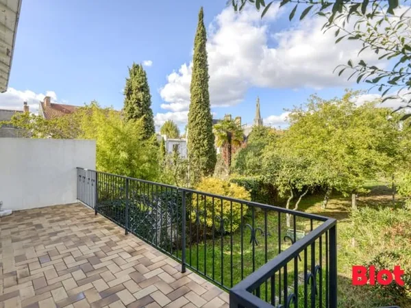 Maison nantaise de près de 104m² avec jardin arboré à Nantes, proche du tramway et de Toutes-Aides