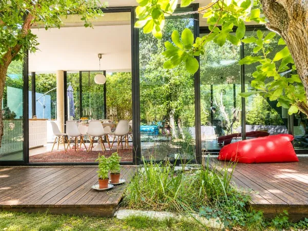 ÉLÉGANTE CONTEMPORAINE AU CŒUR D'UN ÉCRIN DE VERDURE CAP FERRET