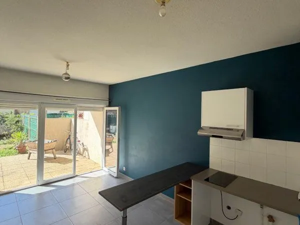 Vends T2 rdc avec terrasse et jardin, proche tram et toutes commodités et place de parking en sous-t