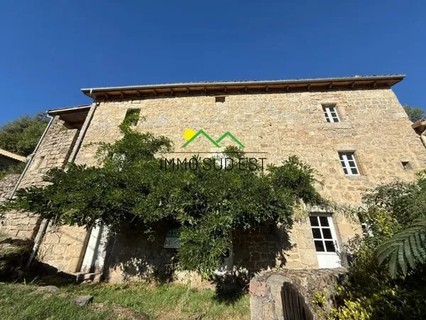 Maison 4 pièces de 75 m² habitables avec une partie à rénover sur une parcelle de terrain de 762 m²