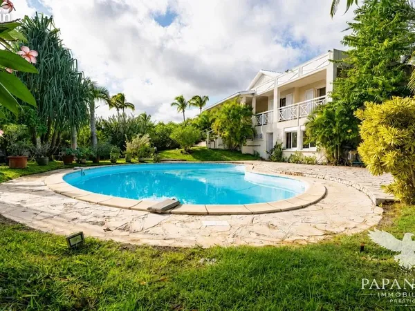 Villa 9 pièces 220 m²