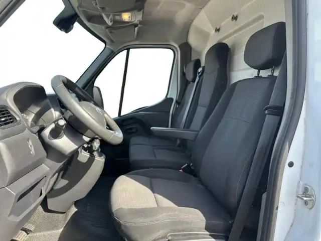 Renault Master fg f3300 l2h2 2.3 blue dci 135ch grand confort euro6 — photo 9