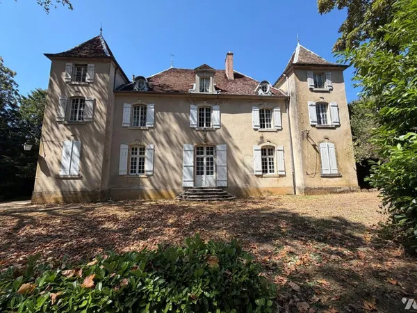 Vends château - 313 m² - 15 pièces, 7 chambres - Pirey 25480