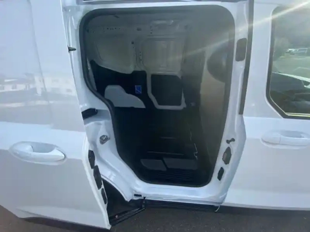 Ford Transit Courier fourgonnette 1.5 ecoblue 100ch active — photo 9