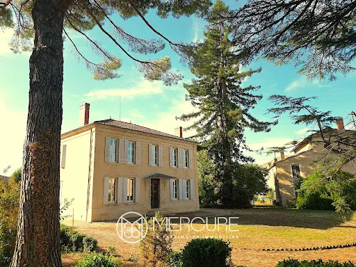Maison 10 pièces 300 m²