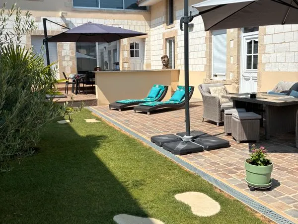 Maison de caractère en pierre entièrement rénovée - La Veuve