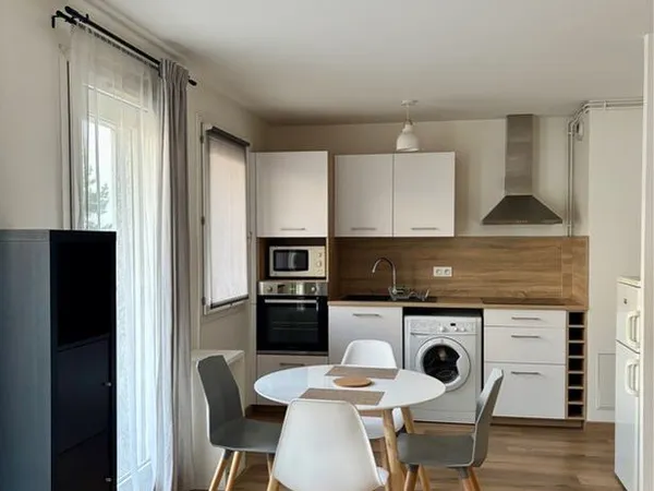 Location T2 meublé Lyon 8