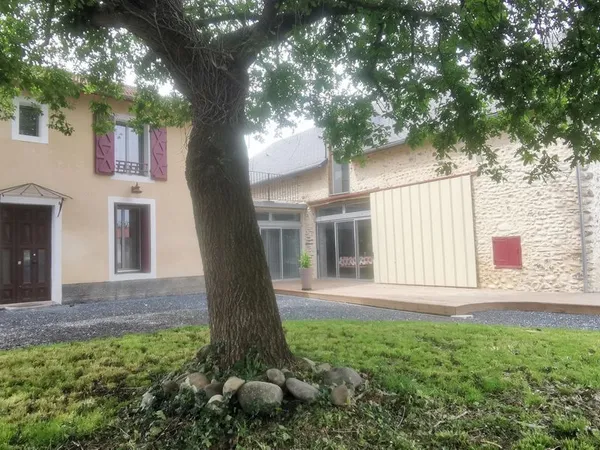 Ferme béarnaise rénovée par architecte - 275 m² - 6 chambres - Prestations haut de gamme