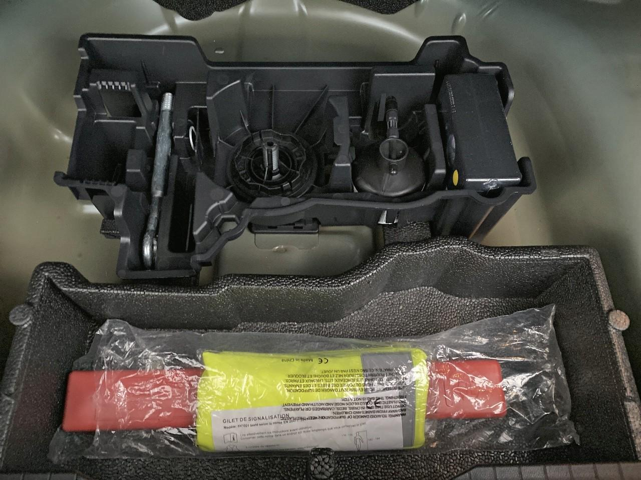 Peugeot 2008 hybrid 145 ch e-dcs6 allure — photo 16