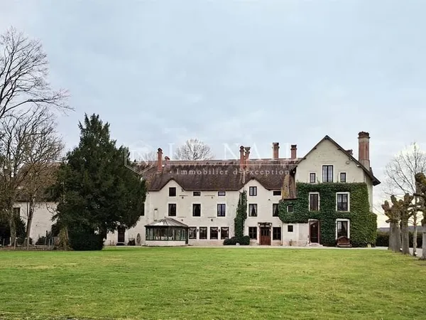 Manoir et ses dépendances à vocation évènementielle en Haute-Mar