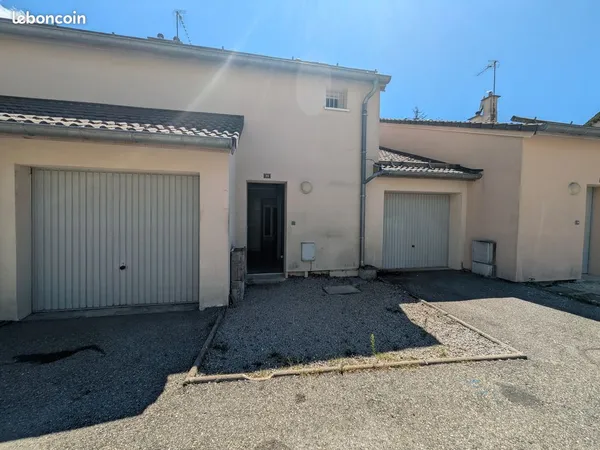 Maison mitoyenne type 4 de 80 m² avec garage quartier Les Chomettes à St Agrève