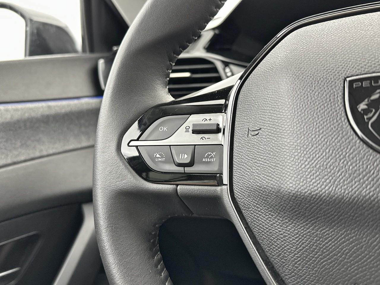 Peugeot 308 phev 180 e-eat8 allure pack — photo 17
