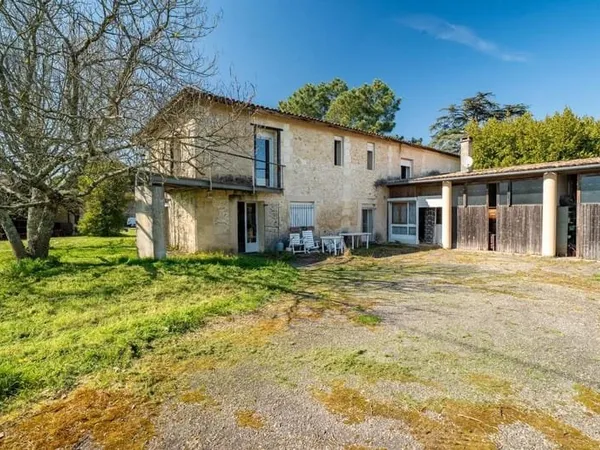 Maison de 7 pièces de 260 m² à Tresses