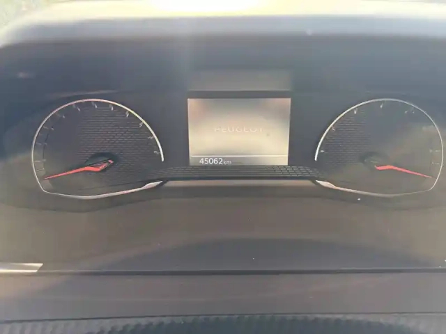 Peugeot 2008 puretech 100 s&amp;s bvm6 — photo 9