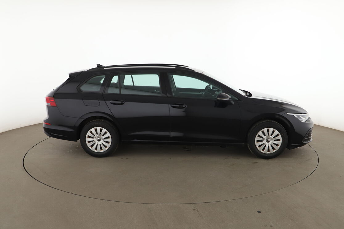 Volkswagen Golf VIII SW 1.0 TSI OPF BV6 — photo 6