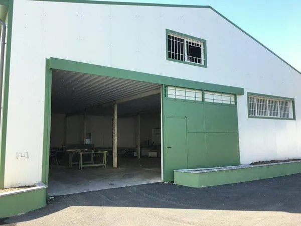 Entrepôt 190 m²