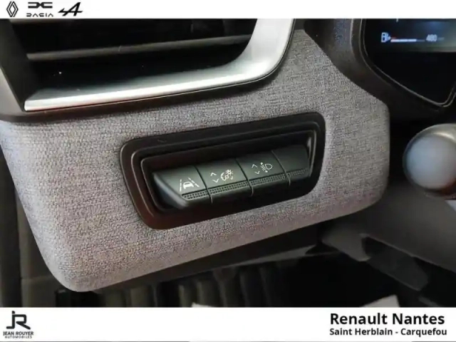 Renault Clio 1.0 tce 90ch evolution — photo 13