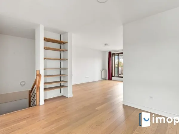 À 5 min du métro Basilique, superbe duplex T4 de 85m² avec terrasse arborée de 26m²