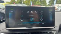 Peugeot 3008 HYBRID 225ch Allure Pack e-EAT8 — photo 27