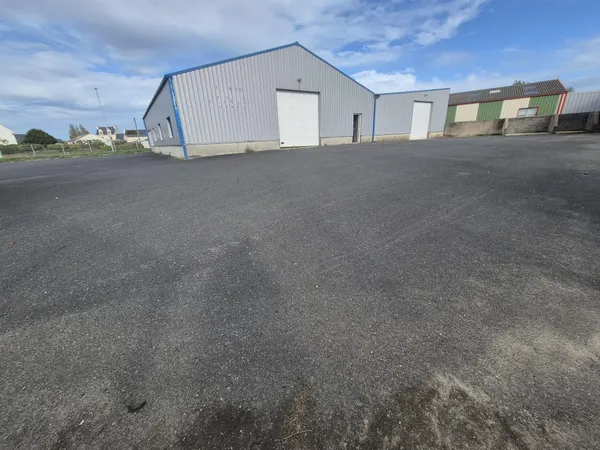 Local professionnel 450 m²