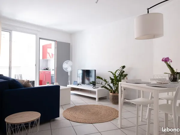 Location meublé à l'année - Appartement 38m2, 50m de la plage