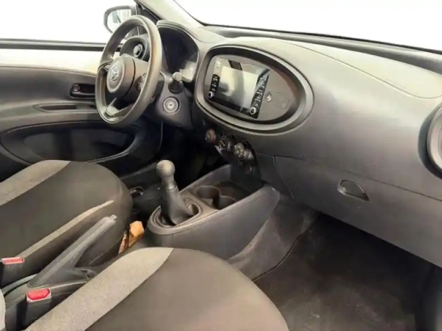 Toyota Aygo x 1.0 vvt-i 72ch active my23 — photo 12