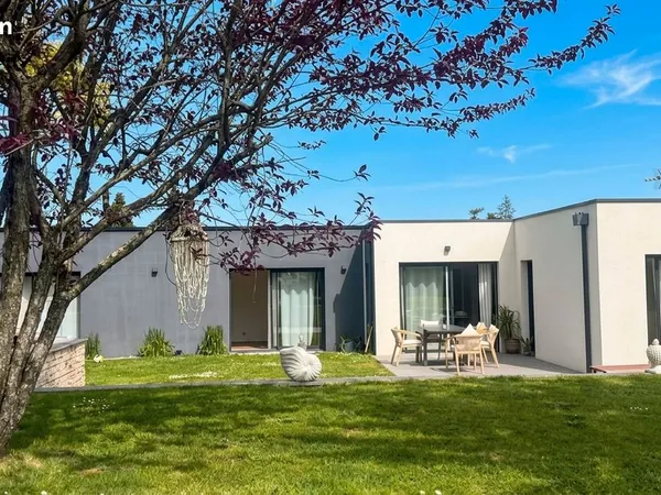 Maison contemporaine 160 m² | 4 chambres | Piscine chauffée | 1 343 m² | 25 min de Rennes