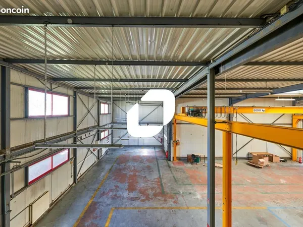 Local d'activité 1 850 m²