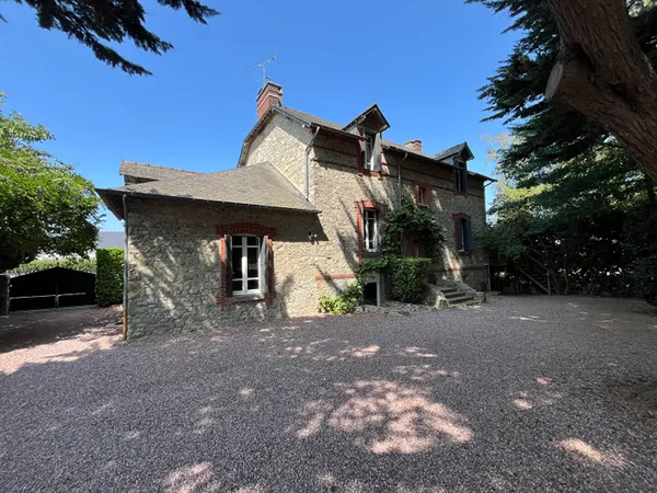 COUP DE COEUR - Maison de charme en pierres avec 2 gites - Terrain avec piscine