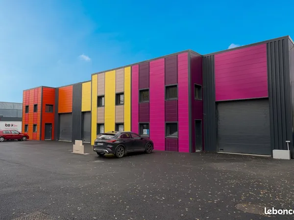 Box d'activité à louer / Local d'activité à louer / Dépot et entrepôt d'activitéà louer / 175 m²