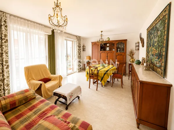 Appartement 3 pièces possibilité de 4 pièces à vendre à Nice Riquier - Emplacement d'exception