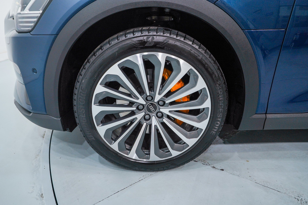 Audi e-tron — photo 10