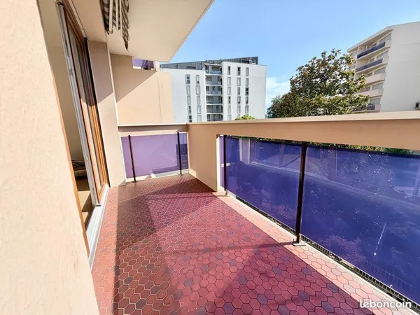 T3 - 60 m² - 2 BALCONS - ASCENSEUR - CENTRE PAU