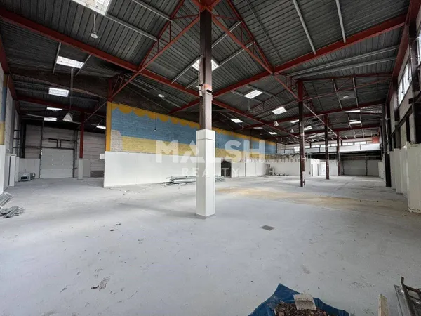 Local d'activité 1091 m²
